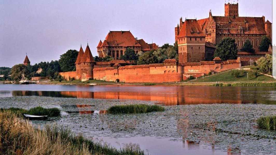 Apartament U Kasi Z Widokiem Na Zamek Malborski Lägenhet Malbork Exteriör bild